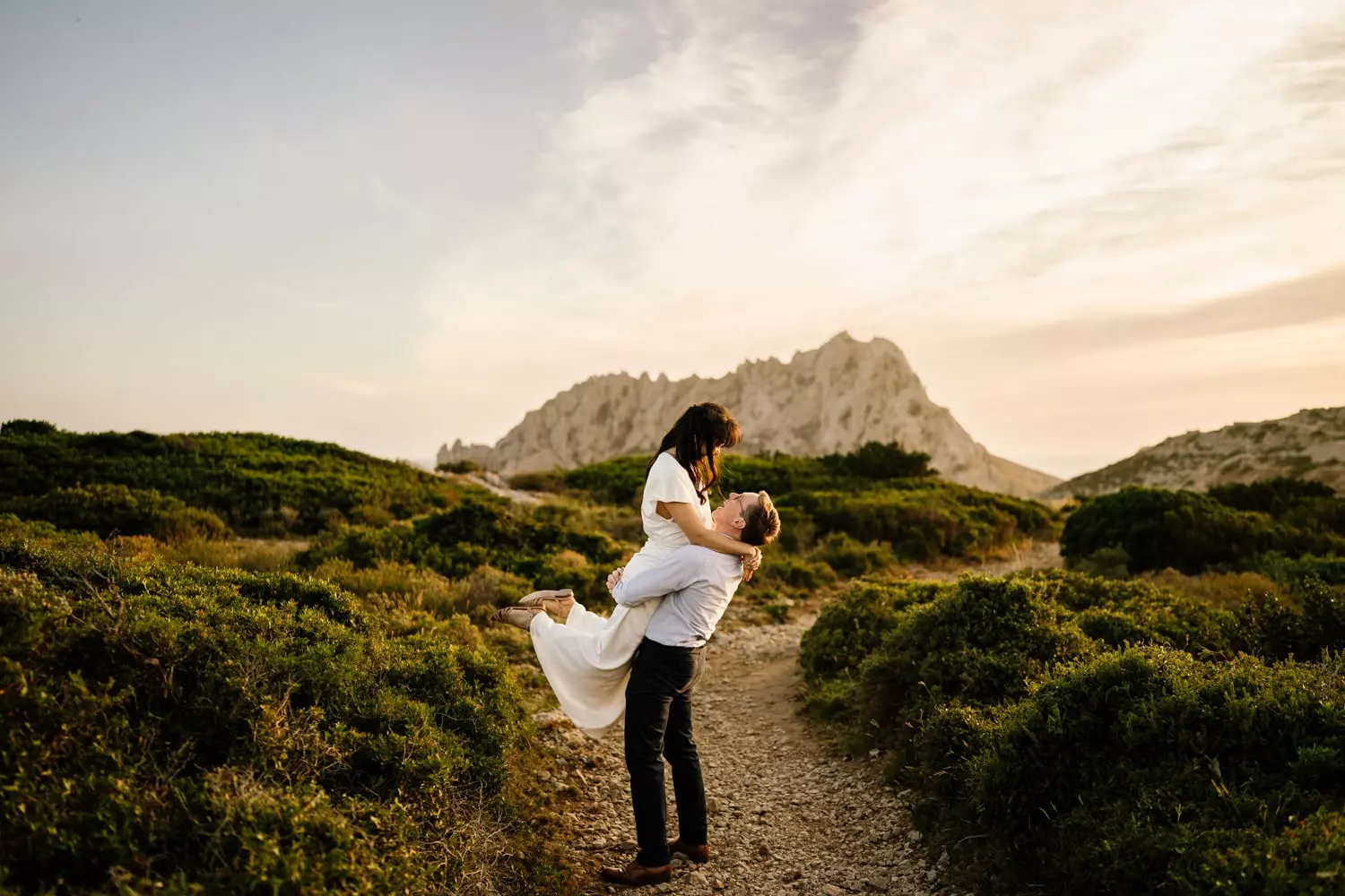 photographe-couple-aix-en-provence-souvenirs-amour seance photo couple à aix en provence fun et naturel