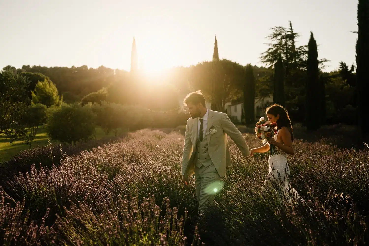 PHOTOGRAPHE DE MARIAGE EN PROVENCE DANS LES LAVANDES